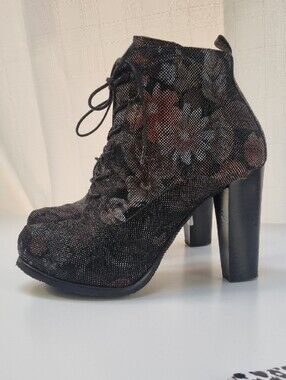 Prophecy Floral Lace-Up Ankle Boots – Block Heel